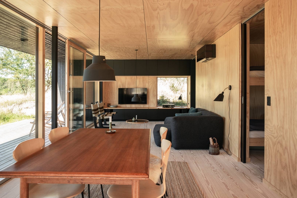 Sommerhus 
med krydsfiner.