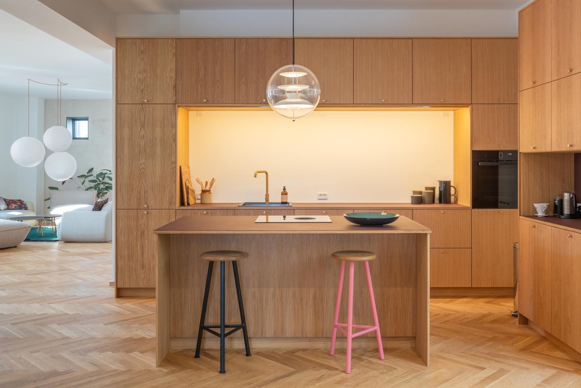 Egetræskøkkenets 
diskrete luksus.