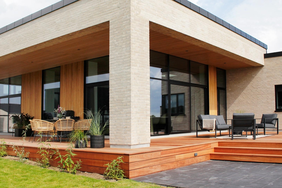 Villa med 
Jatoba-terrasse.