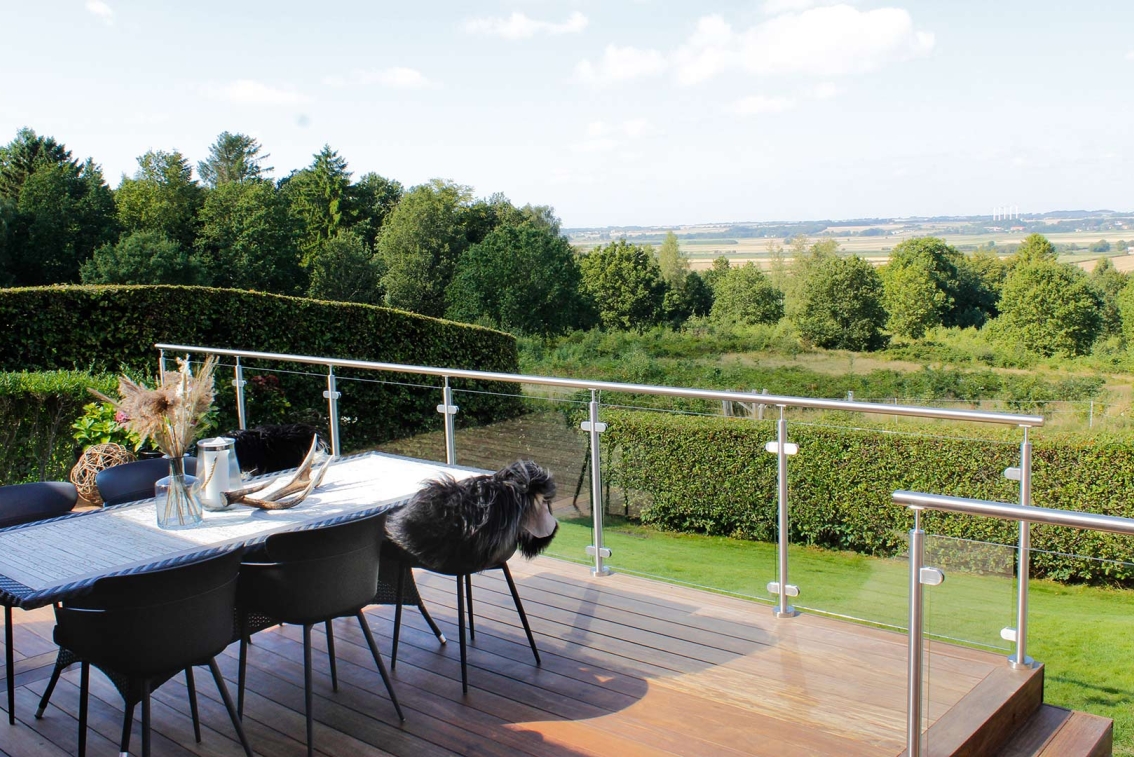 Villa med 
Sucupira-terrasse.