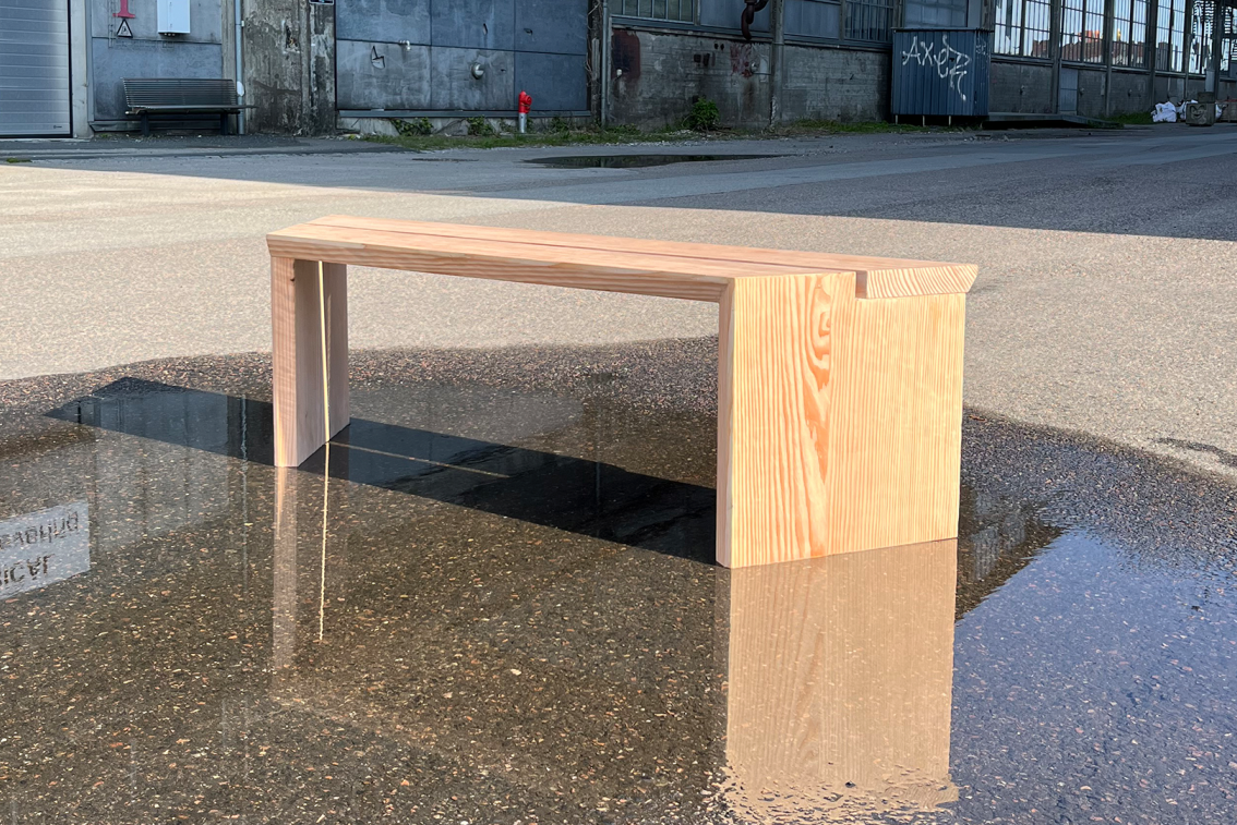 Funktionel og smuk bænk i Douglas.